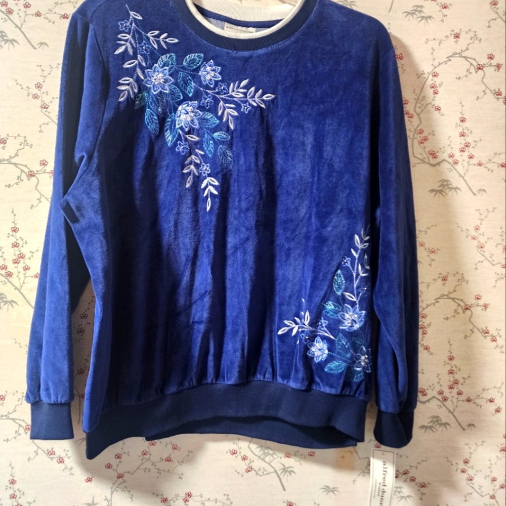 Embroidered top by Alfred Dunner NWT 2X